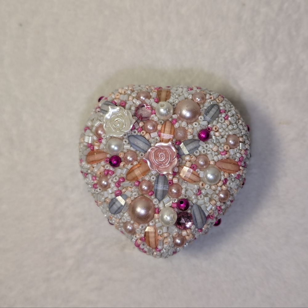 🎀Small Jeweled/Beaded Heart Shaped Jewelry/Trinket Tin🎀